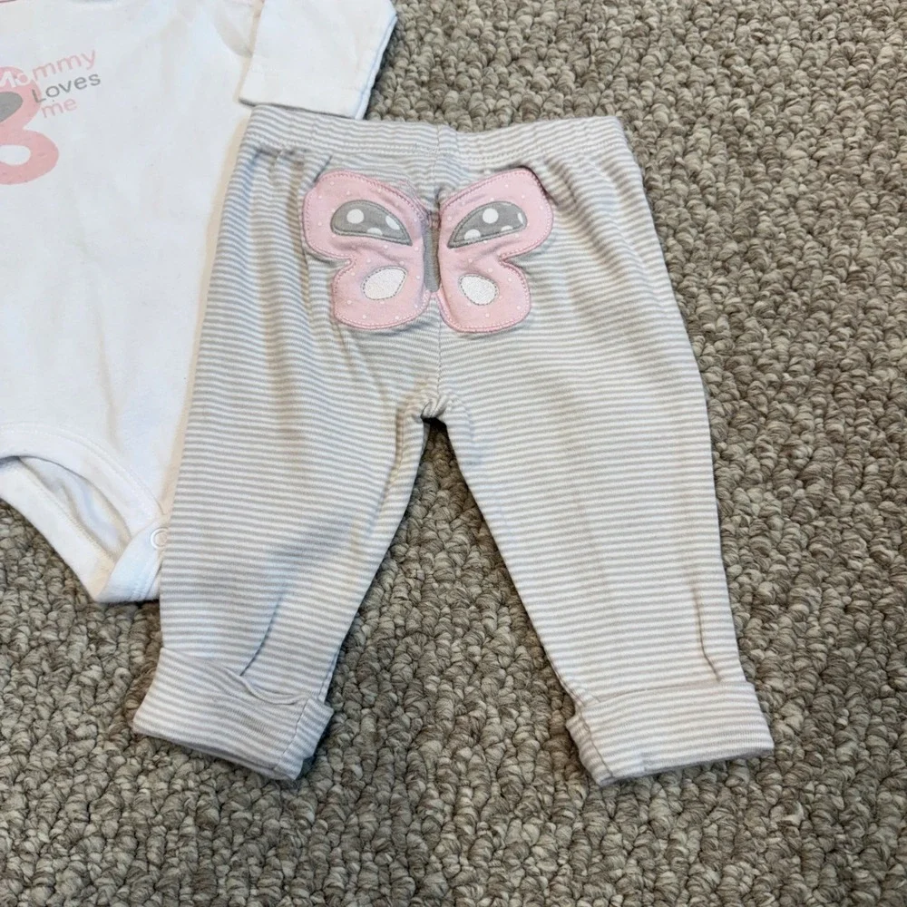 Carters Baby Girls Size 3 Months Butterfly Mommy Loves Me Bodysuit and Pants Set